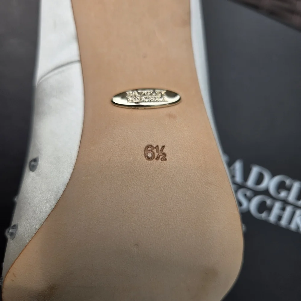 Badgley Mischka Halo White Flower Crystal Embellished Pointed Toe Heels NEW - Picture 8 of 14